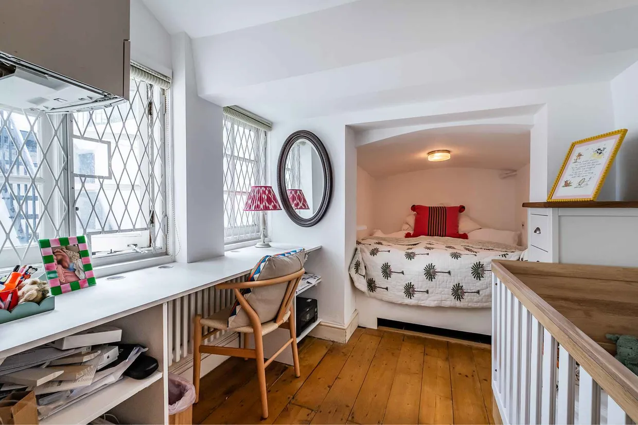 Gloucester Mews, London, W2 photo 8