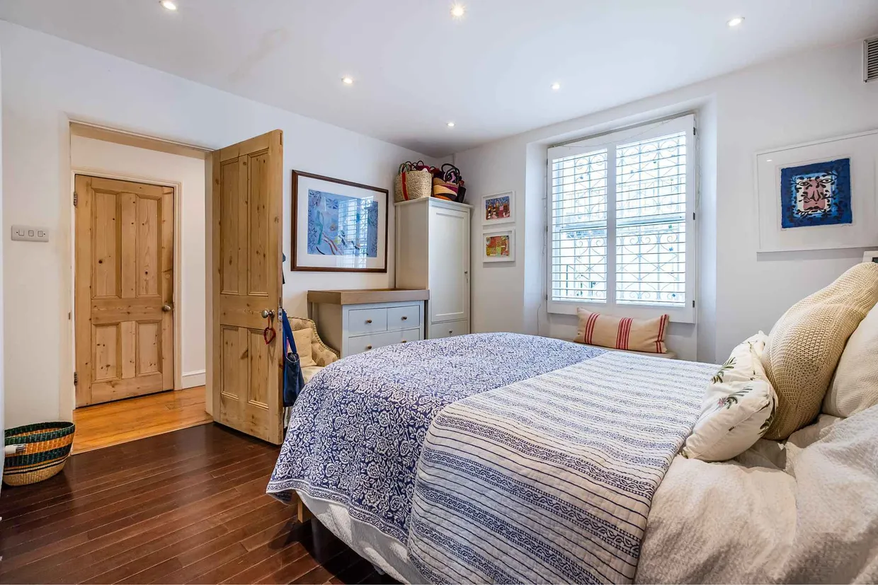 Gloucester Mews, London, W2 photo 13