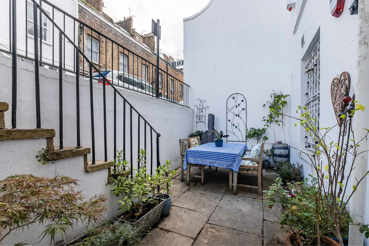 Gloucester Mews, London, W2 photo 16