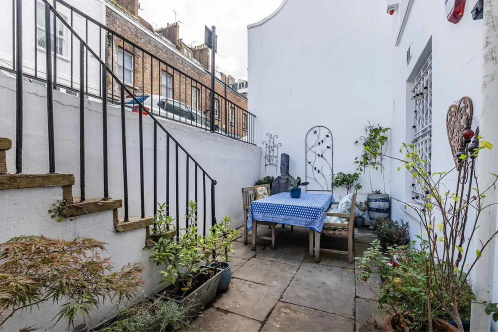 Gloucester Mews, London, W2 photo 16