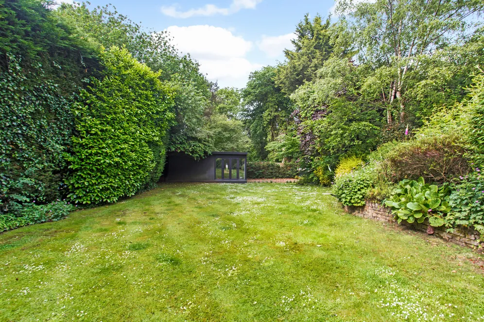 California Lane, Bushey, WD23 photo 3