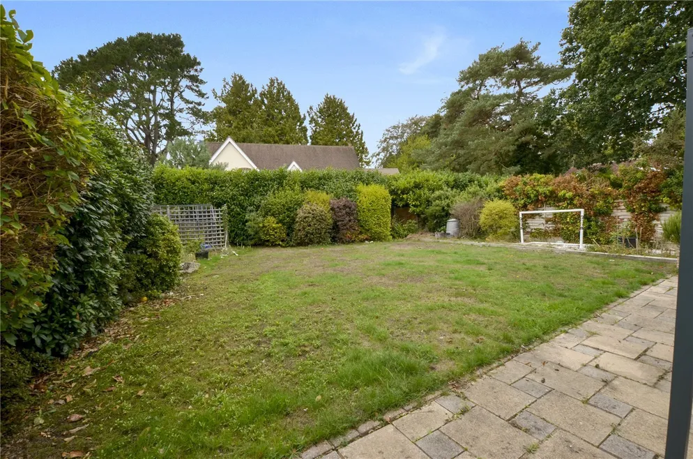 Property carousel item 4