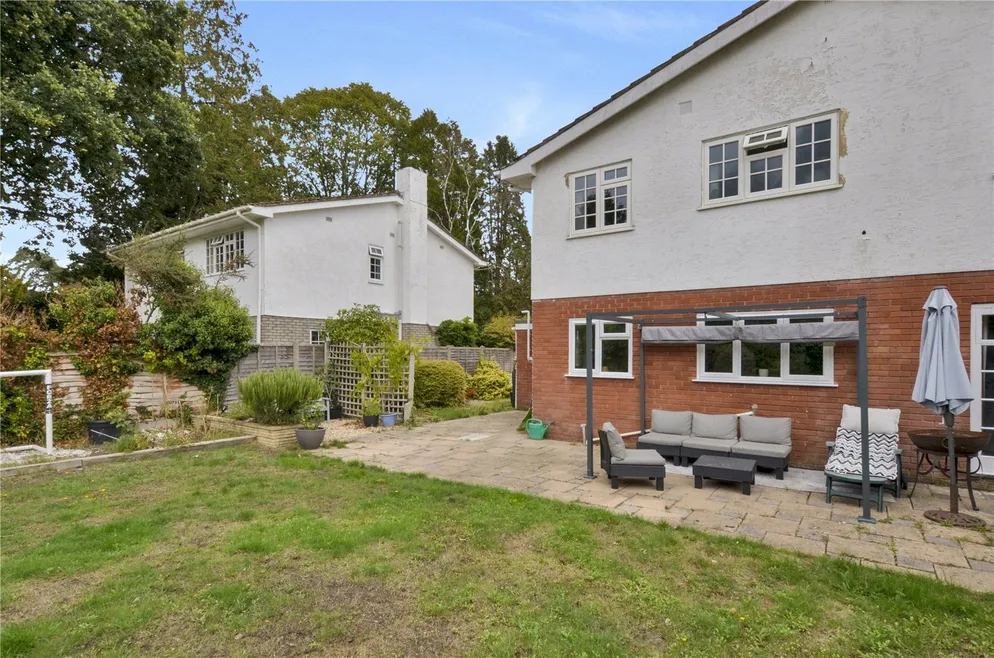 Property carousel item 18