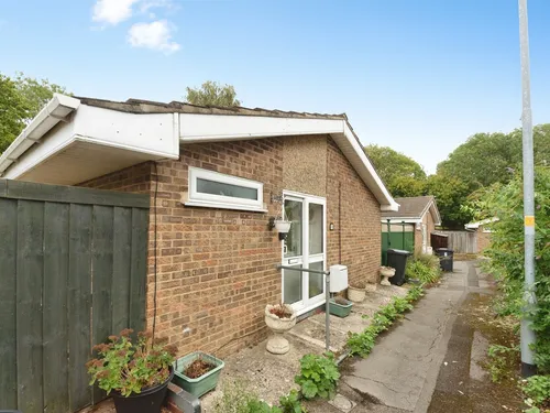 Barrington Close, SWINDONphoto