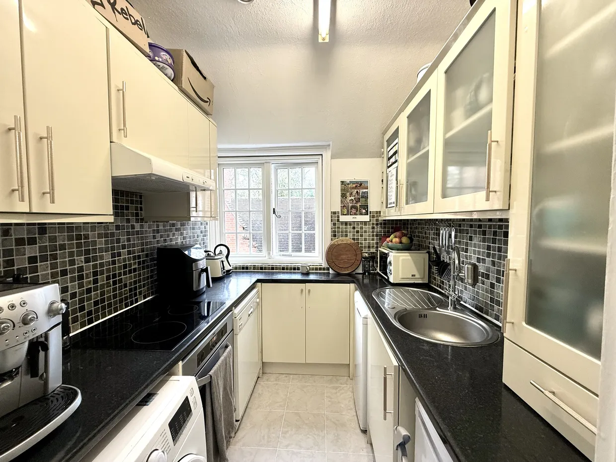 Court Road, Maidenhead, SL6 photo 3