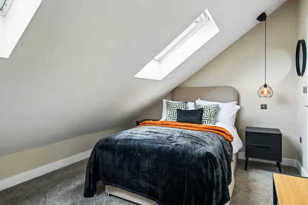 Room 6, Hemlock Avenue NG10
