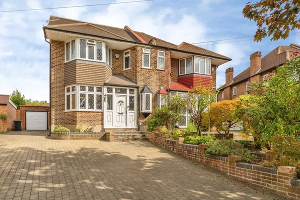 Abbotshall Avenue, London, N14