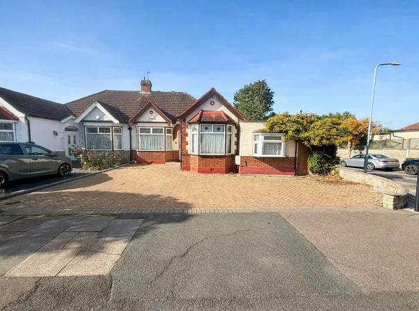 Falmouth Gardens, Ilford, IG4