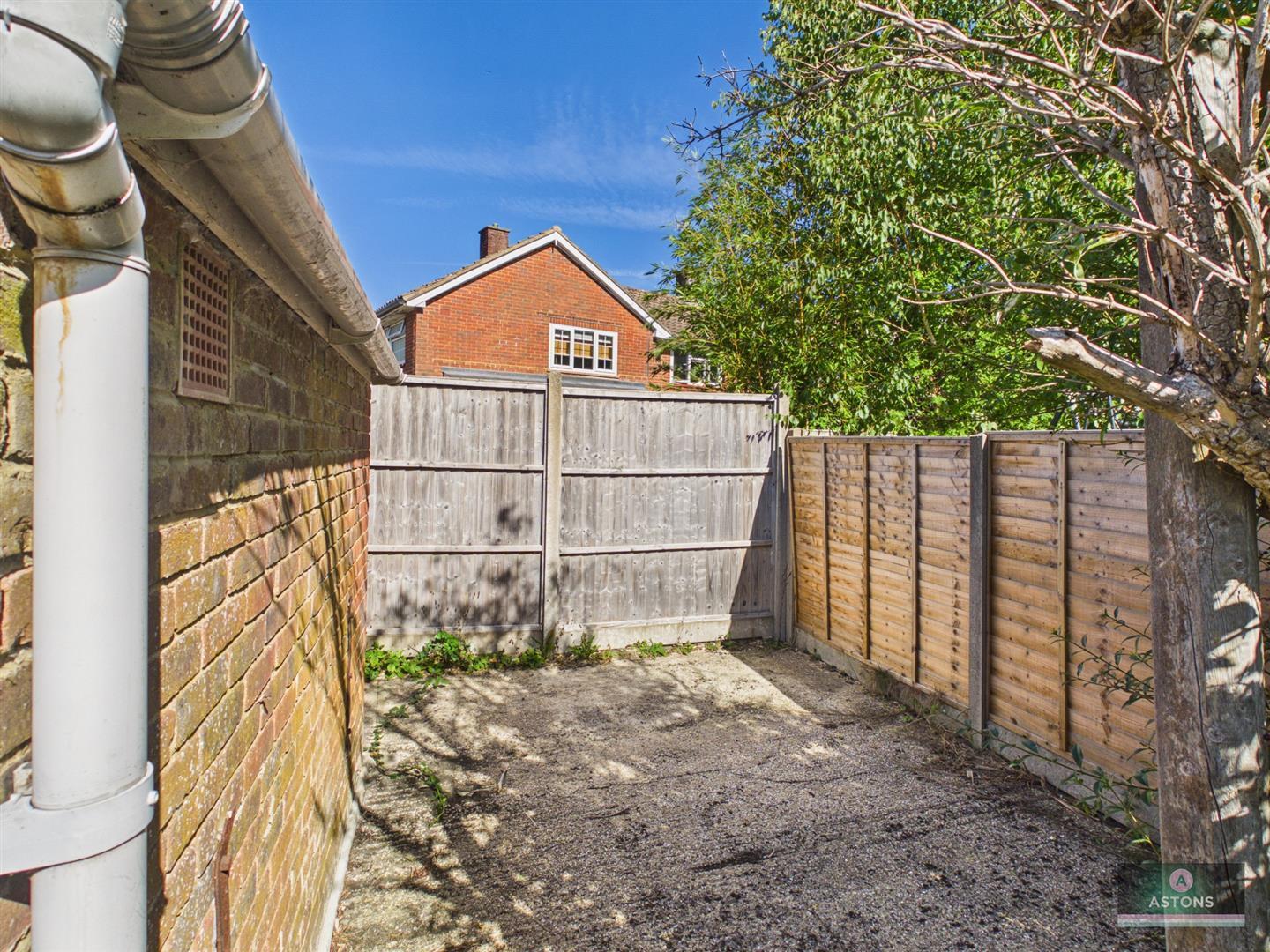 Forge Lane, Three Bridges Image 15