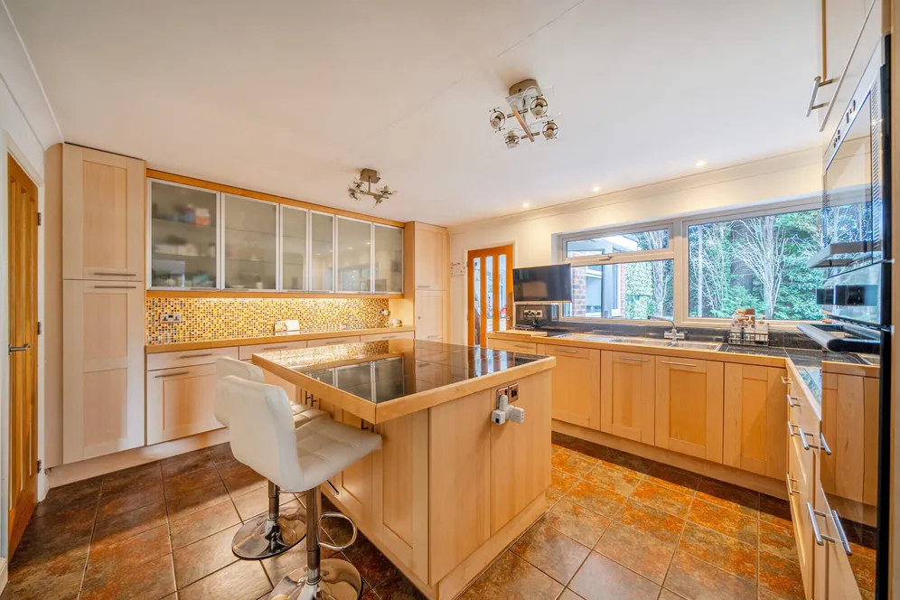 Birch Grove, Tadworth, KT20 photo 2