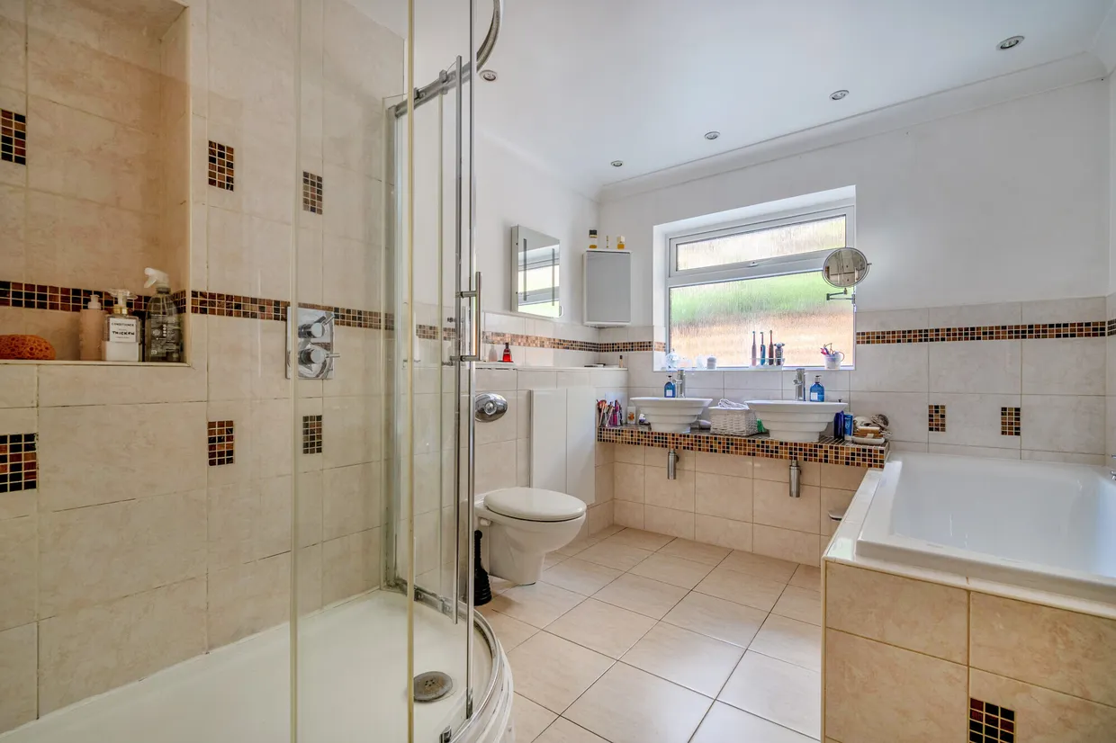 Birch Grove, Tadworth, KT20 photo 9