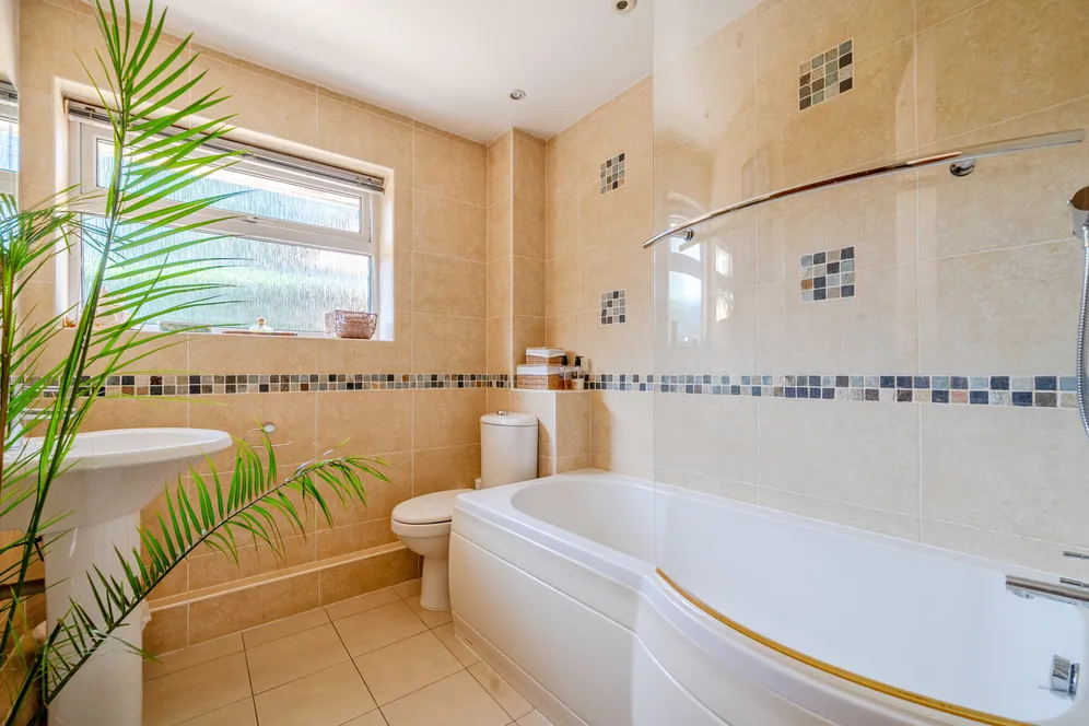 Birch Grove, Tadworth, KT20 photo 12