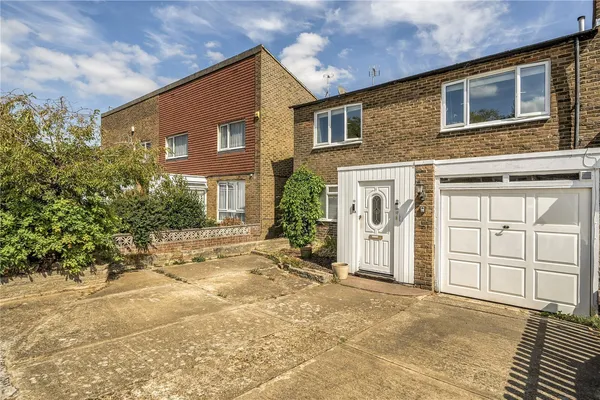Lismore Crescent, Crawley, West Susse...