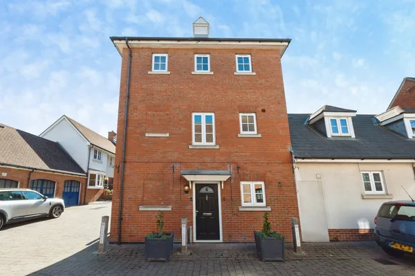 Watermans Way, Greenhithe, Kent, DA9