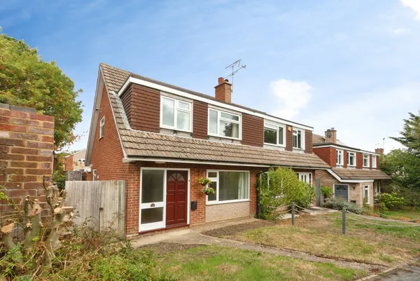 Faulkner Place, Bagshot, Surrey, GU19