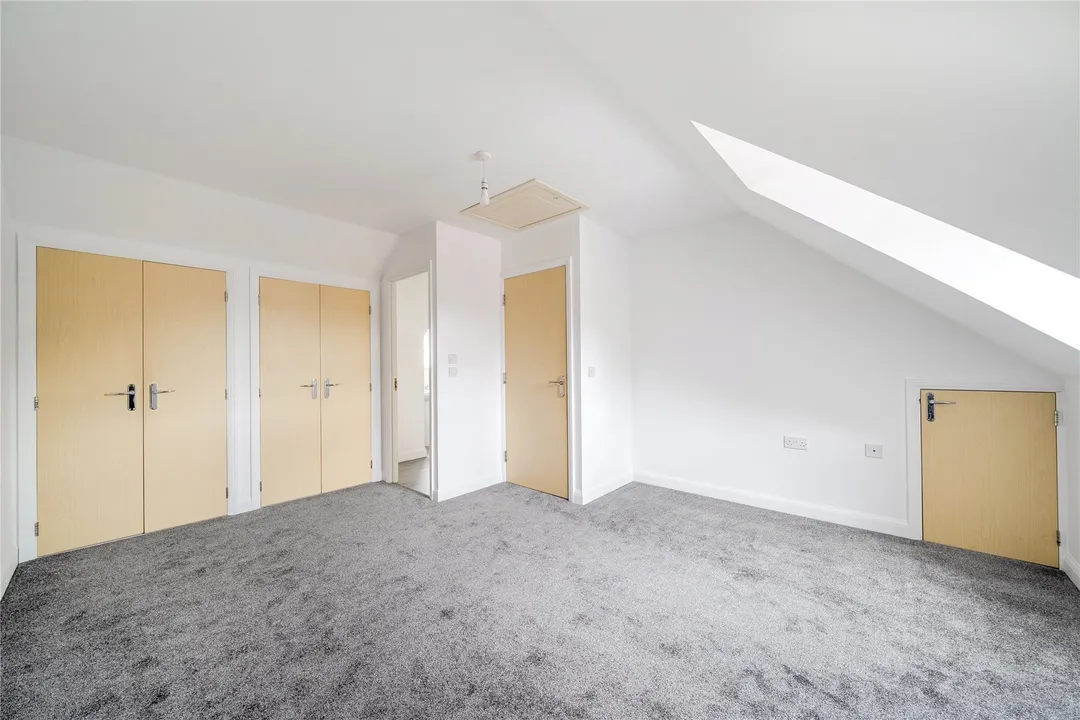 https://mr0.homeflow-assets.co.uk/files/photo/image/48444/0013/_x_/SOU260327_08.jpg