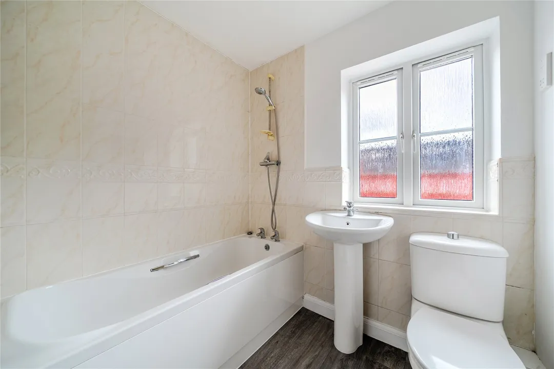 https://mr0.homeflow-assets.co.uk/files/photo/image/48444/0024/_x_/SOU260327_10.jpg