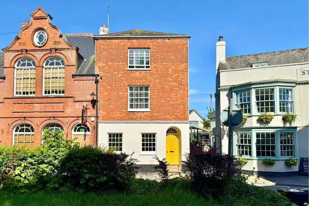 https://mr0.homeflow-assets.co.uk/files/photo/image/48444/1786/_x_/TOP250038_25.jpg