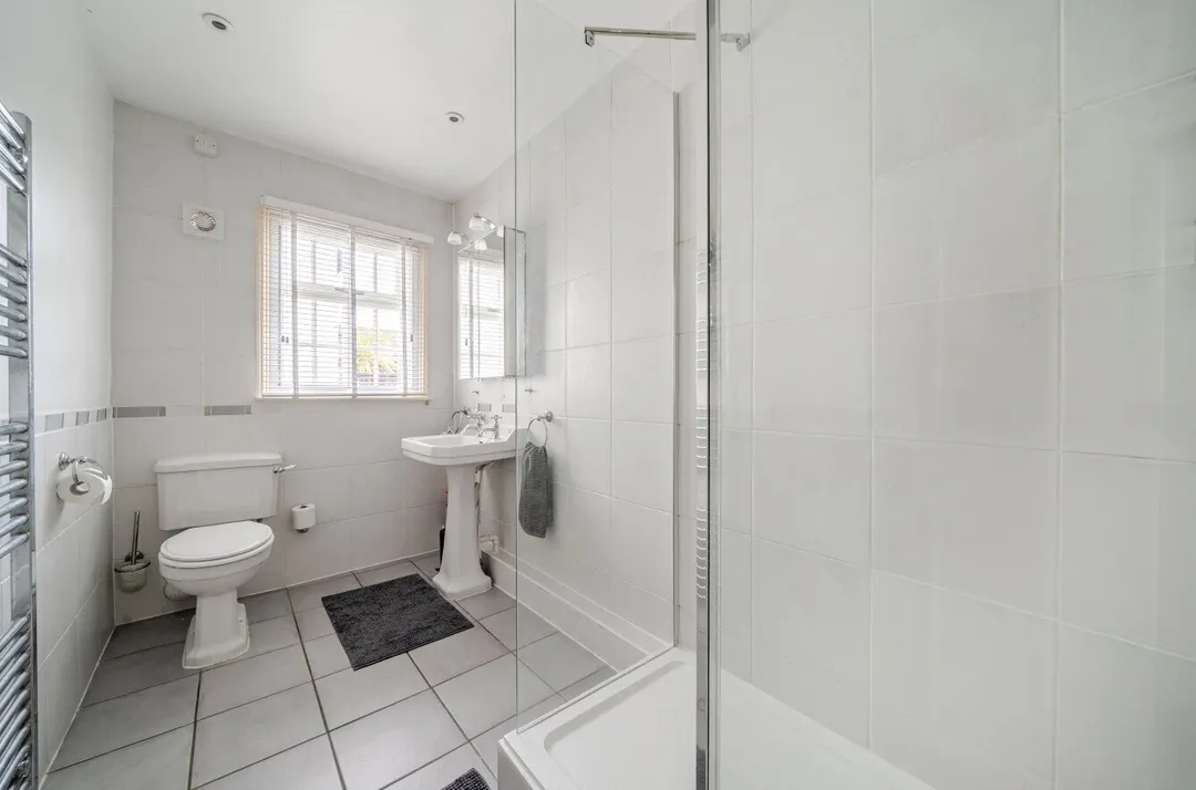 https://mr0.homeflow-assets.co.uk/files/photo/image/48444/1870/_x_/TOP250038_15.jpg