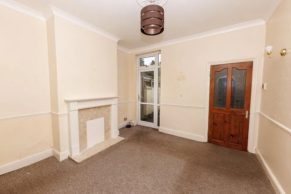 Property carousel item 4