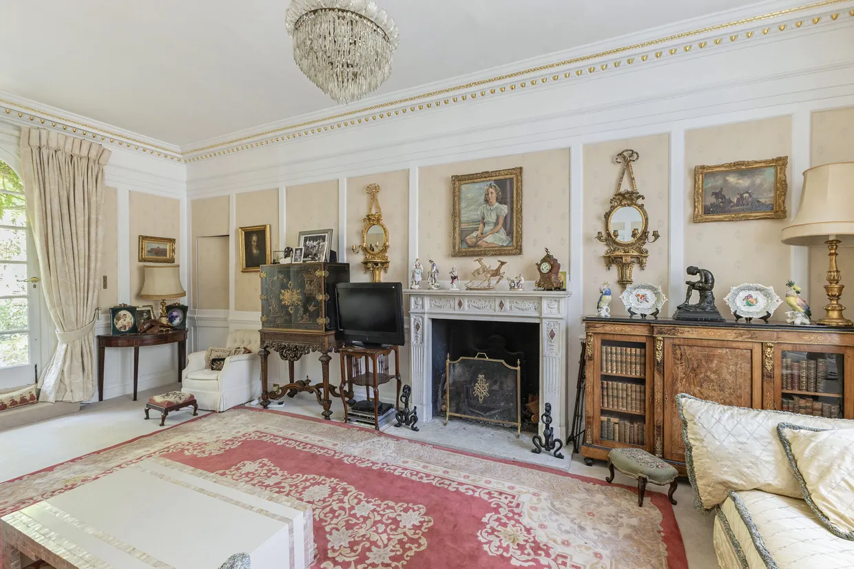 Chalk Lane, Epsom, KT18 photo 4