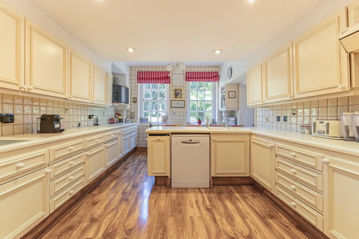 Chalk Lane, Epsom, KT18 photo 5