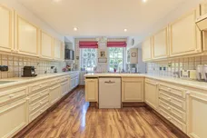 Chalk Lane, Epsom, KT18 photo 5