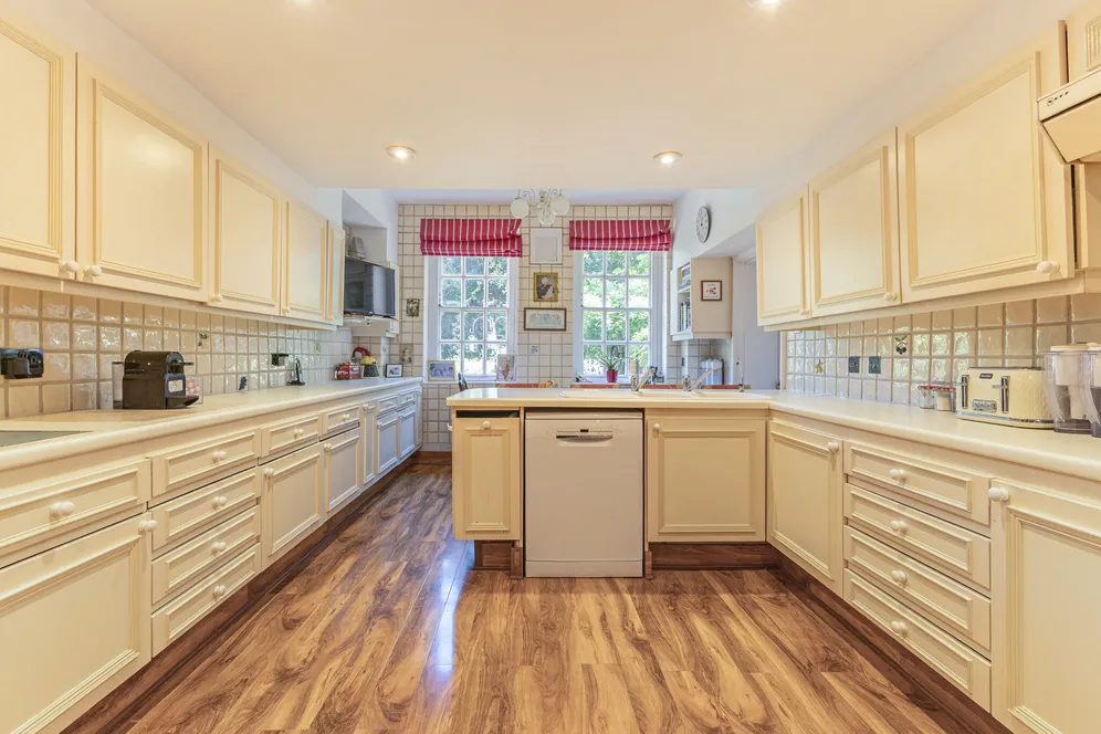 Chalk Lane, Epsom, KT18 photo 5