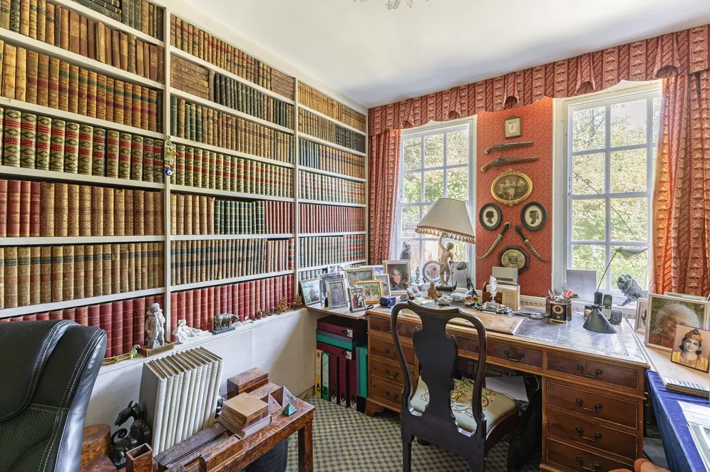 Chalk Lane, Epsom, KT18 photo 7