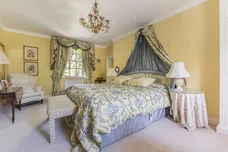 Chalk Lane, Epsom, KT18 photo 11