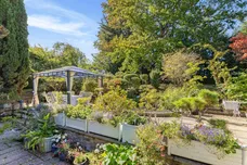 Chalk Lane, Epsom, KT18 photo 14