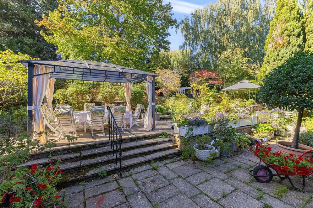 Chalk Lane, Epsom, KT18 photo 16