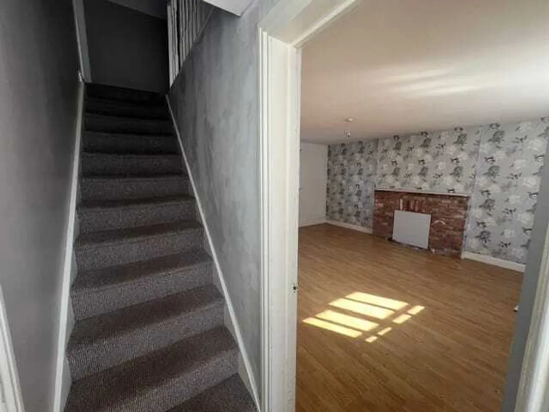 https://mr0.homeflow-assets.co.uk/files/photo/image/48444/8002/_x_/59686827.jpg