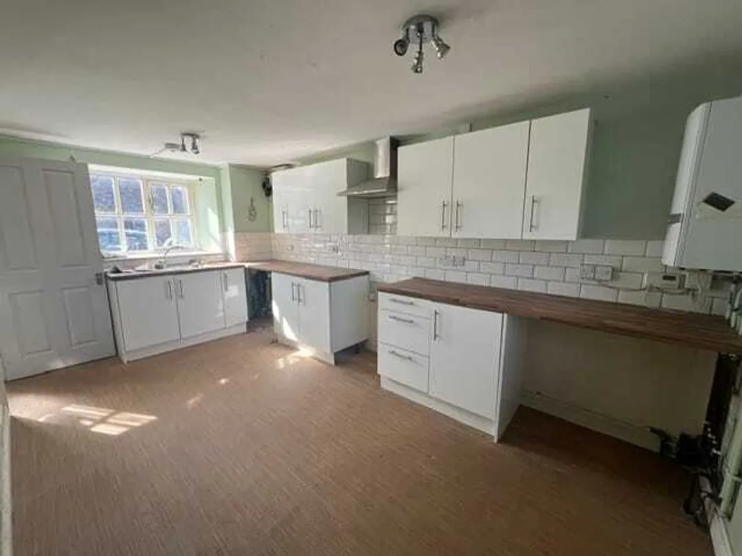 https://mr0.homeflow-assets.co.uk/files/photo/image/48444/8005/_x_/59684581.jpg