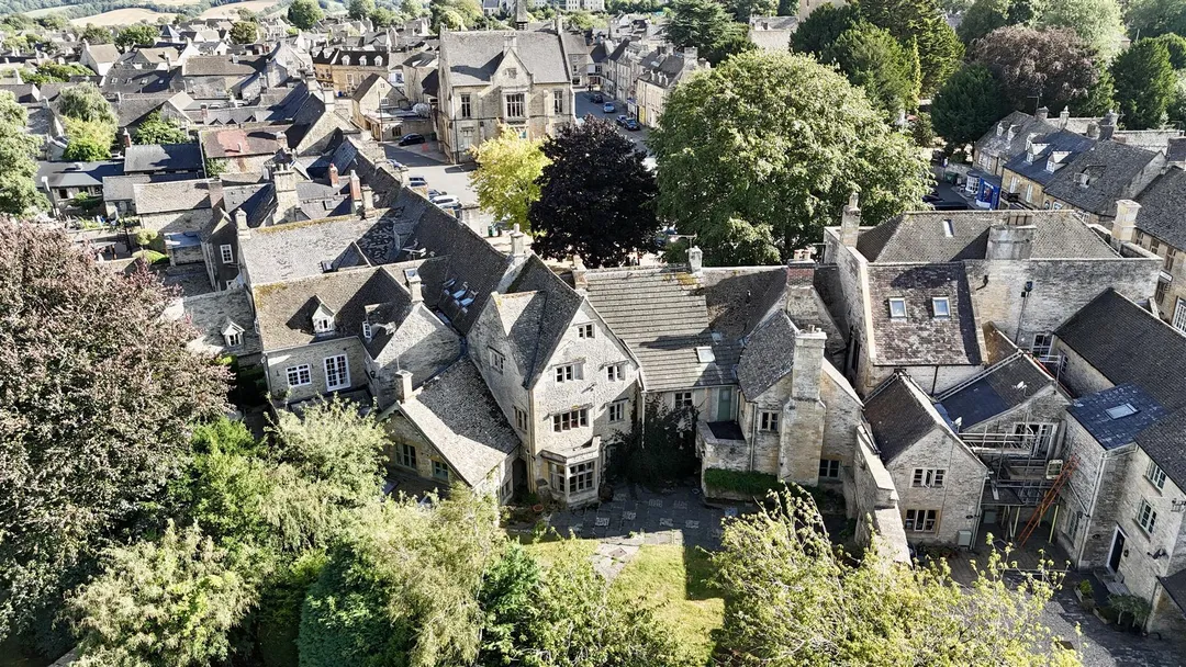 https://mr0.homeflow-assets.co.uk/files/photo/image/48444/8637/_x_/4086hdNYzkiGXJoHIpJW7A.jpg