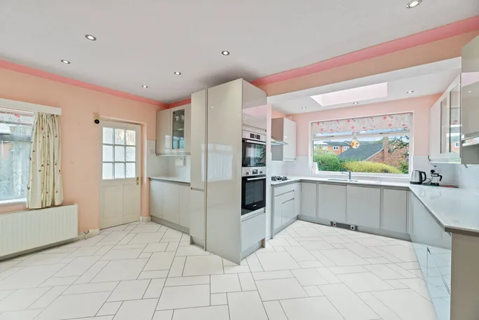 Property carousel image 10