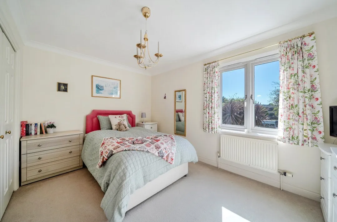 https://mr0.homeflow-assets.co.uk/files/photo/image/48450/9965/_x_/TOP230327_14.jpg