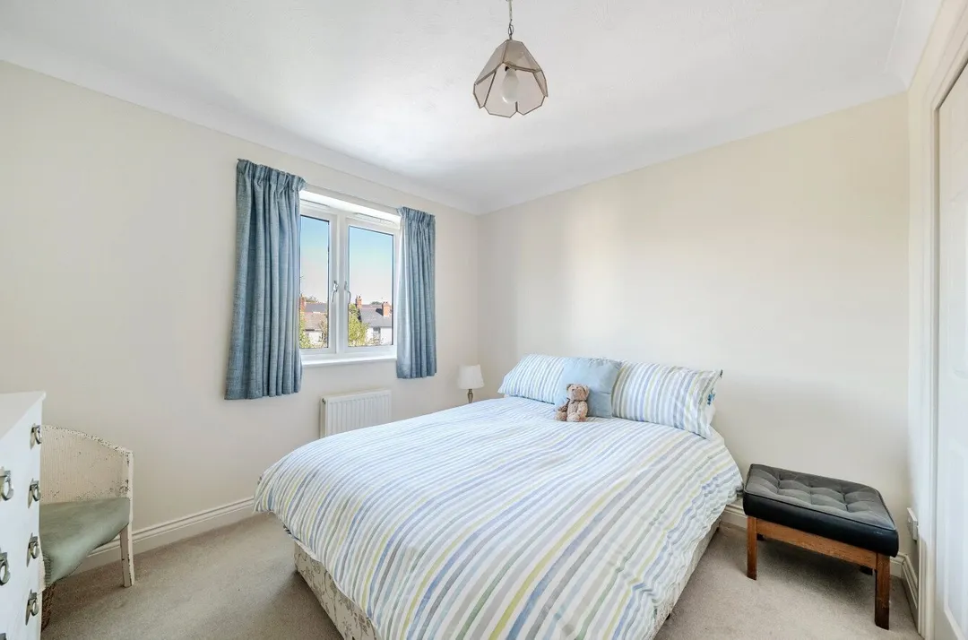 https://mr0.homeflow-assets.co.uk/files/photo/image/48450/9968/_x_/TOP230327_15.jpg