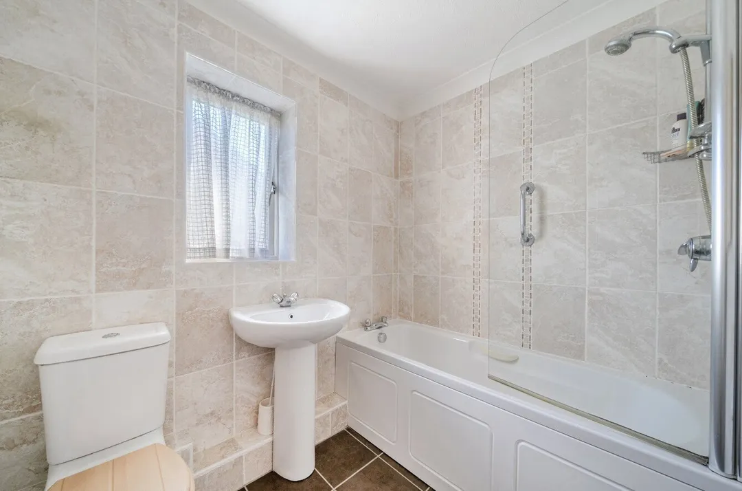 https://mr0.homeflow-assets.co.uk/files/photo/image/48450/9970/_x_/TOP230327_17.jpg