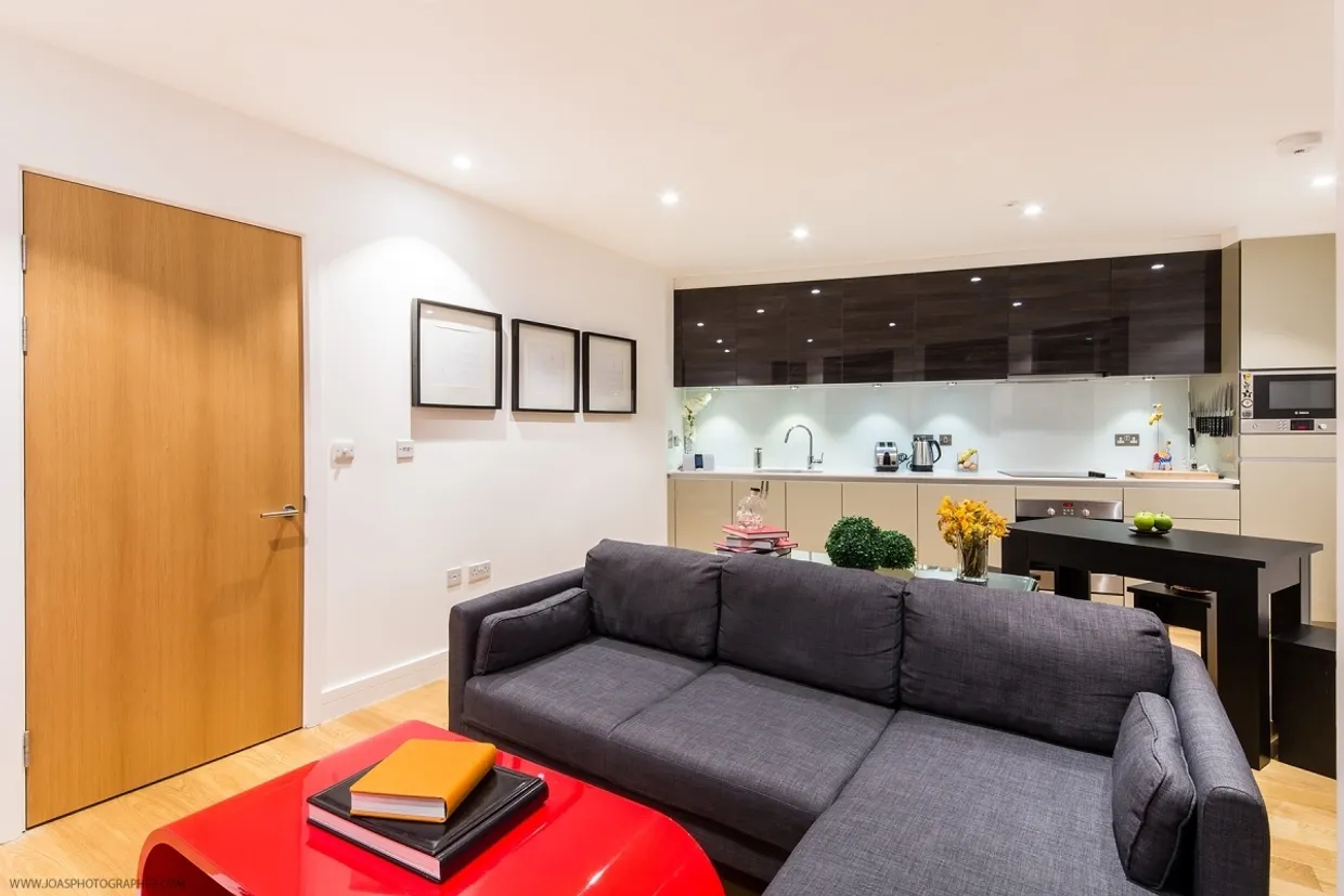 Vermilion Building, E16 photo 1