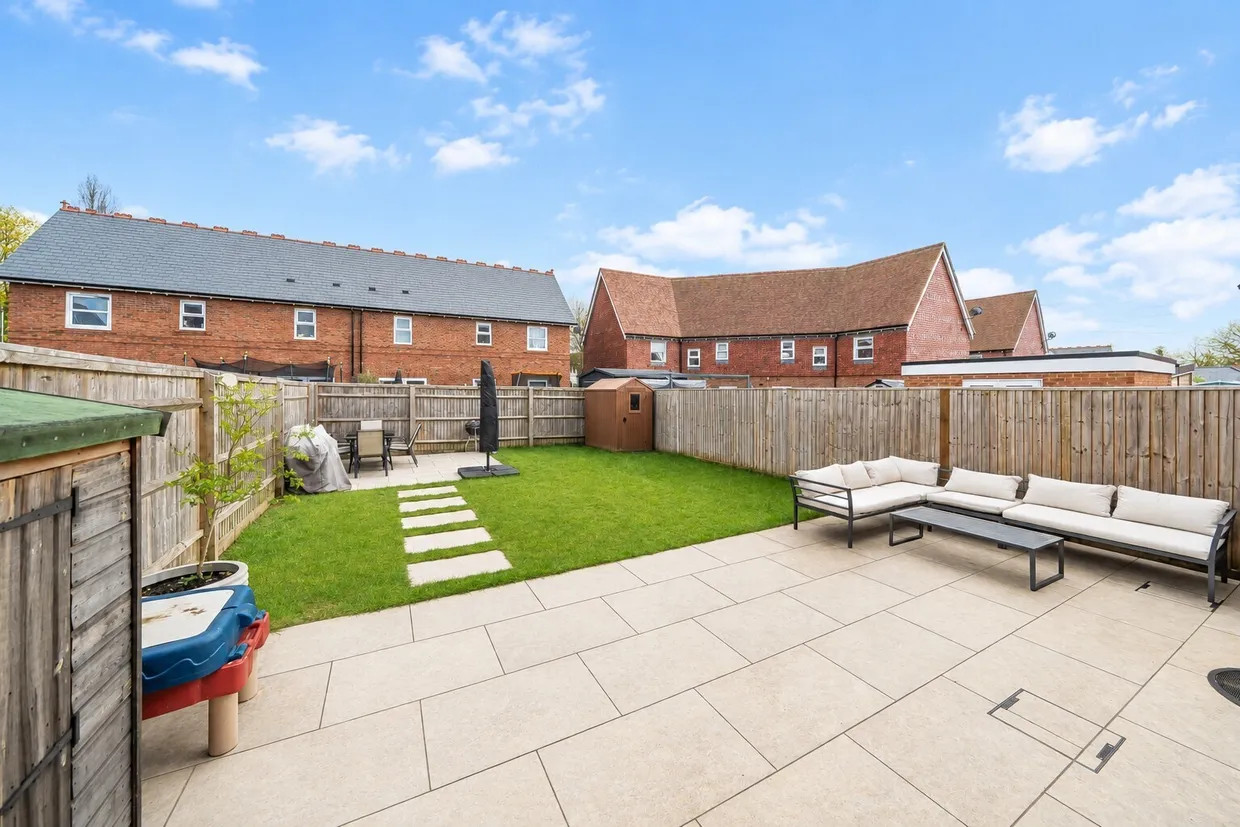 Fitzjohns Drive, Hertford, SG14 photo 2