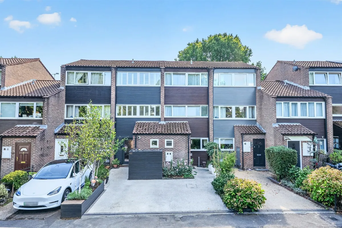 Galgate Close, London