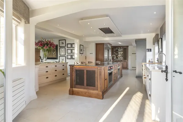 Chelford Road, Prestbury, SK10 photo 11