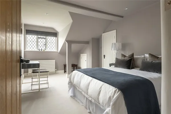 Chelford Road, Prestbury, SK10 photo 23