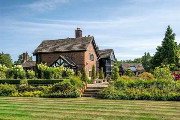 Chelford Road, Prestbury, SK10 photo 34