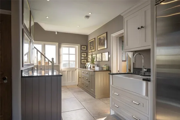 Chelford Road, Prestbury, SK10 photo 37