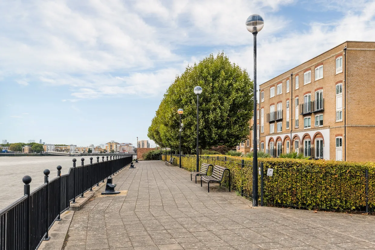 Ferguson Close, London, E14 photo 1