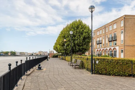 Ferguson Close, London, E14
