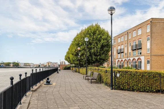 Ferguson Close, London, E14