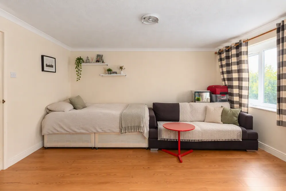 Ferguson Close, London, E14 photo 8